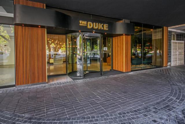 The Duke 1-Bedroom with Rooftop Pool Views