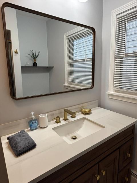 Stylish 5 bedroom near Downtown Providence & Providence College