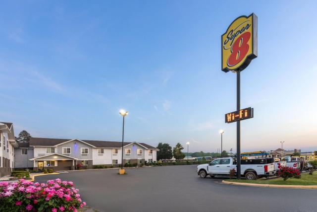 Super 8 by Wyndham South Boston VA