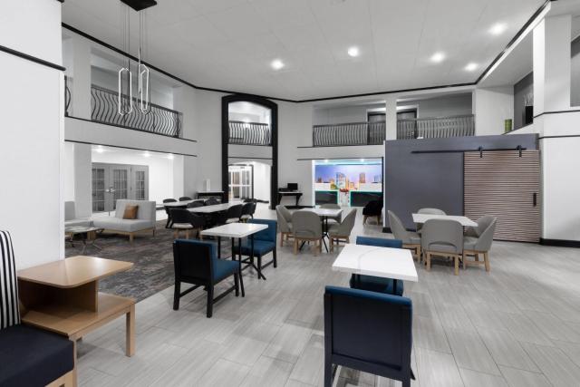 La Quinta Inn & Suites by Wyndham Houston Bush IAH South