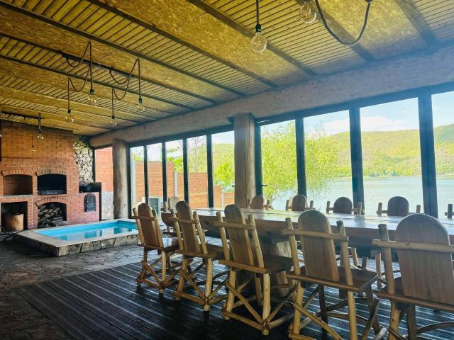 Cabana Grama -ponton privat și jacuzzi pe Lacul Cinciș