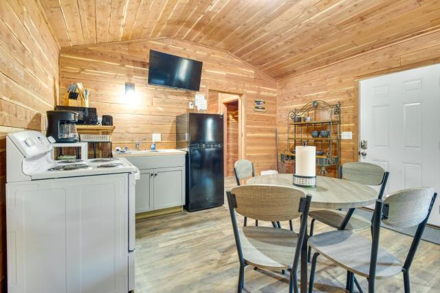 Half-Mi to Bull Shoals Lake Access: Angler's Cabin