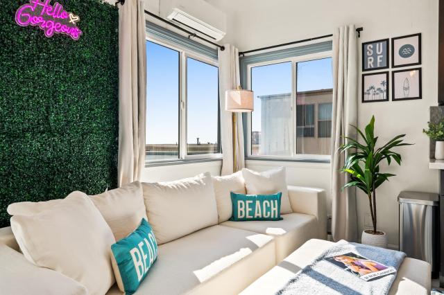 Newly Remodeled Cozy Beach Retreat Ocean Views