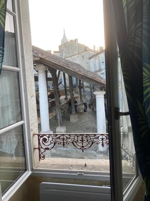 les vieilles Halles de Villebois