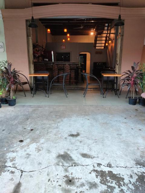 Idiosyncrasy Bar and Hostel