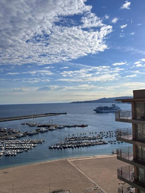 planta 19 primera linea de mar palamos costa brava