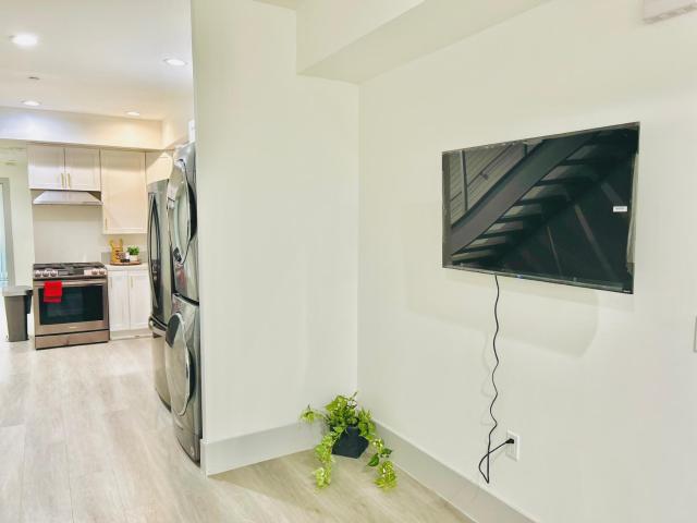Newly Built Stylish Modern 2B In LA
