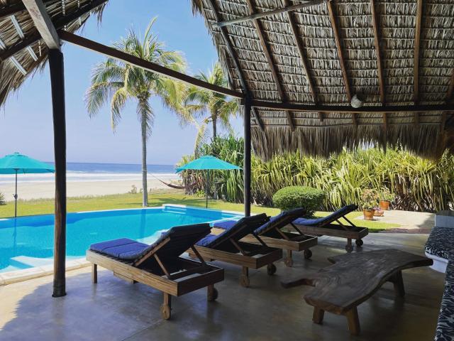 Villa Lumina - Beachfront Escape Private Pool, Spacious & Serene