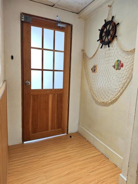 latitude 13 Room & breakfast