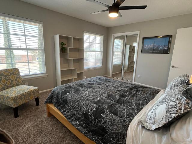 Cozy Townhome 5 Min to Airport