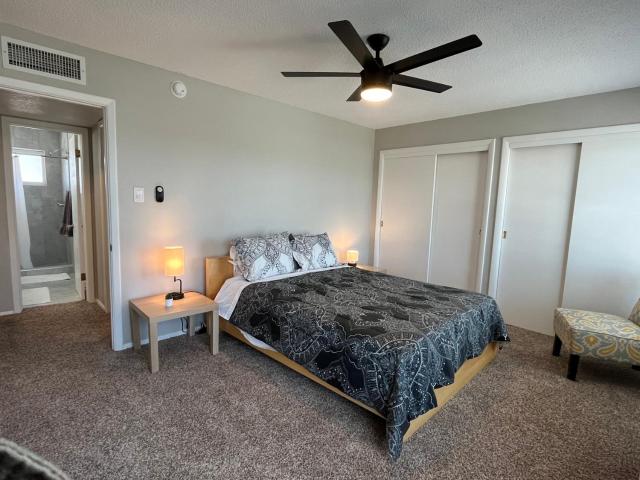 Cozy Townhome 5 Min to Airport