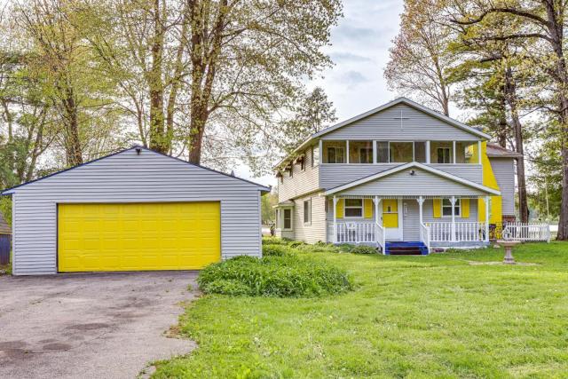Manistee Forest Retreat: Group-Friendly Lake House