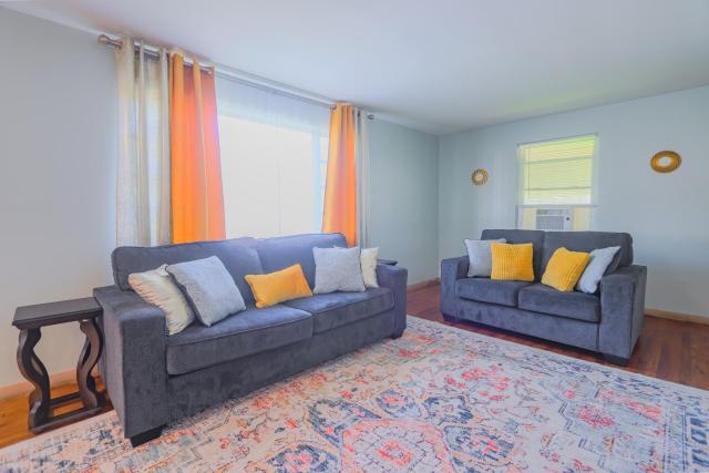 Charming 2 Bed Room in Cleveland