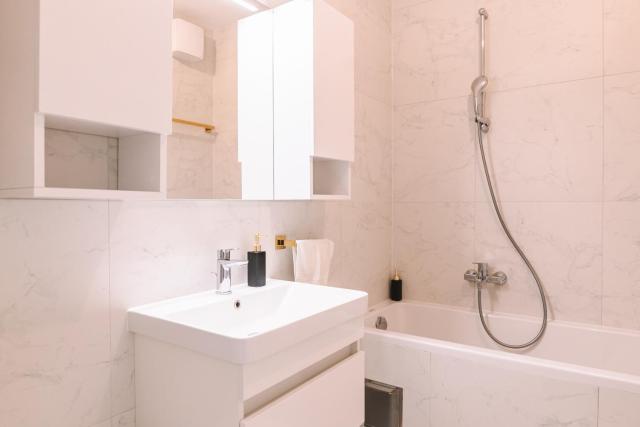 Flexible SelfCheckIns 66 - Zagreb - Loggia - 80m2 - New - Luxury - Garage - 2 Bedrooms