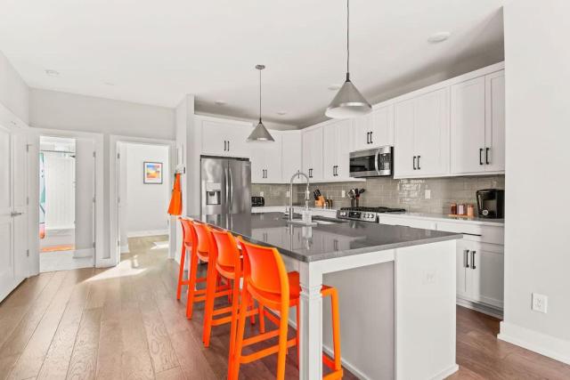Large Marvel Themed 14ppl Spacious Townhome