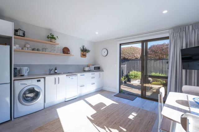 Modern, Sunny, Central