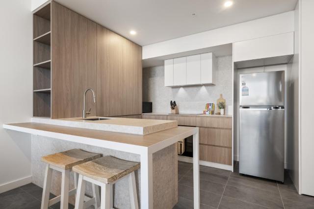Modern 1-Bed Apartment with Views in Fremantle