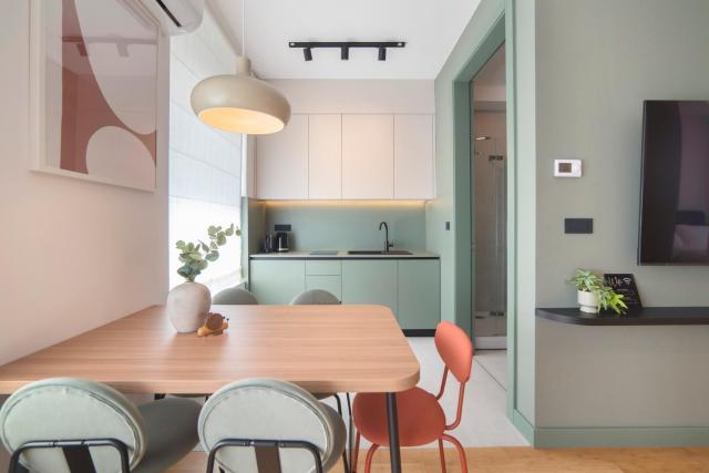 The Minted Wood - Stylish 2-Bedroom Apartment with Parking