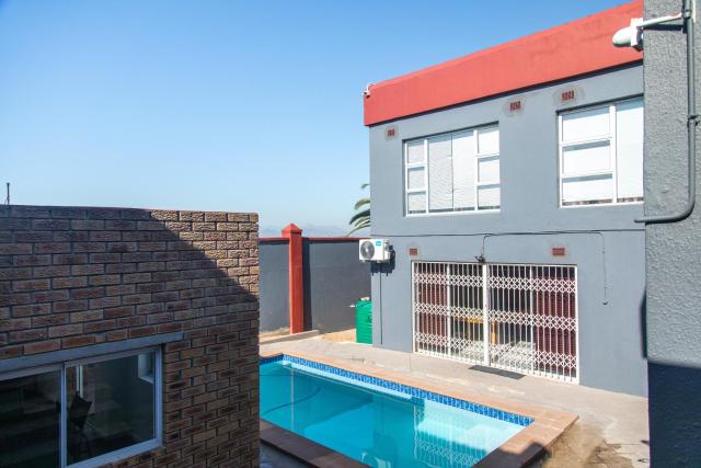Vredekloof Views