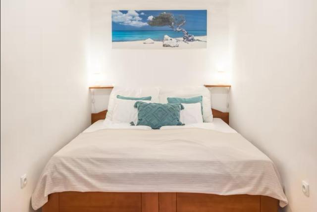 Little Americas Malibu Apartment