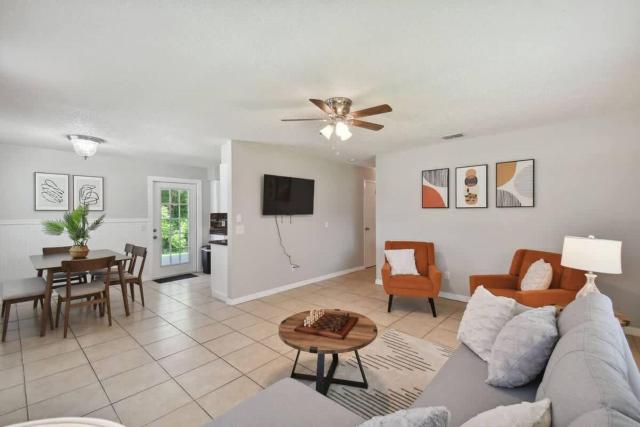 Comfortable Home in Dade City!