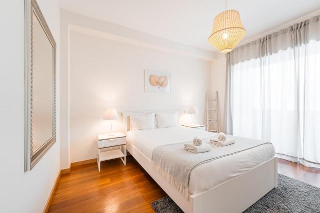 GuestReady - Cityscape residence with balcony