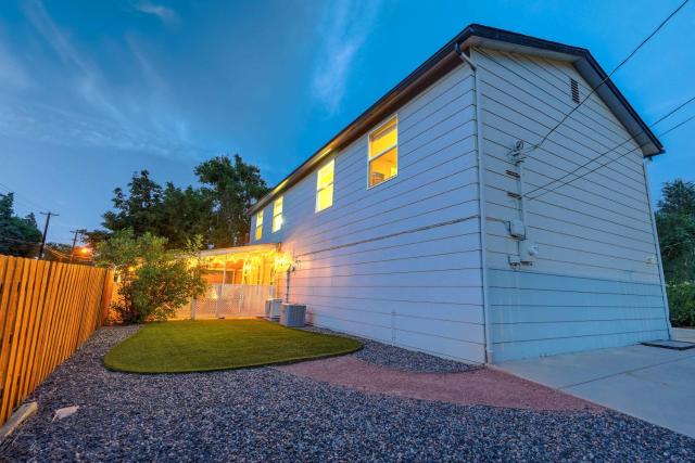 Vermijo Flat Walk to Downtown Shops & Dining