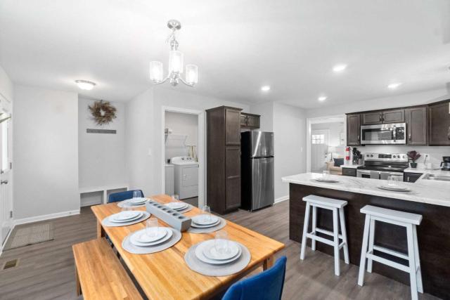 1-Mile to Downtown Clarksville Cozy in Queen-City