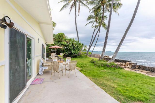 Oceanfront Stay w/ AC, BBQ, Washer/Dryer & Kitchen