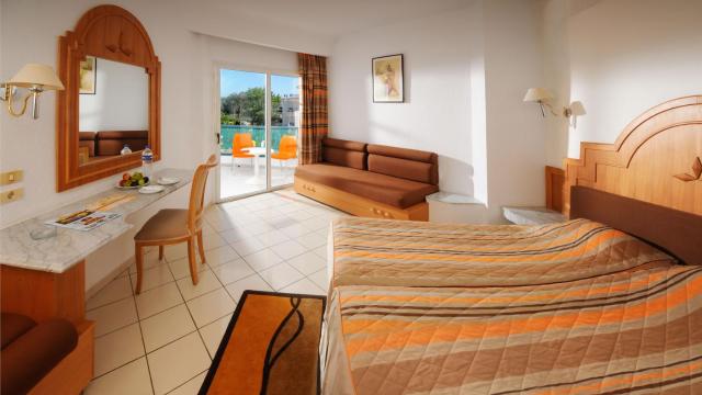 Riviera Hotel - Family only