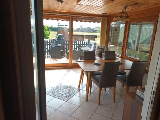 3 Zimmer 1OG 100qm Wintergarten Dachterrasse super Badezimmer