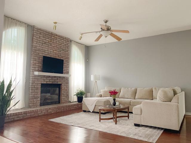 Bright & Cozy Broken Arrow Home!