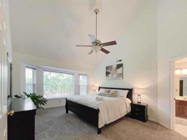 Bright & Cozy Broken Arrow Home!
