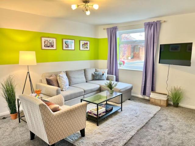 Families, Contractors - 3 Bedrooms - Garden - Fully equipped house