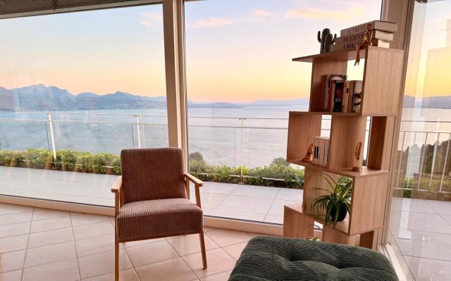Premium Villa with Jacuzzi & Panoramic Lake View Lavaux