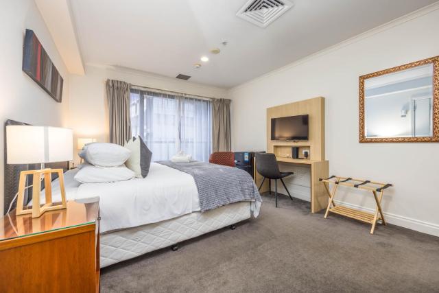 Highrise studio apartment w/ AC, Pool & Gym in Auckland CBD