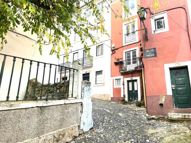 The Alfama Escape