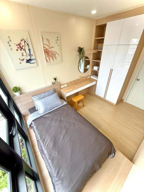 2BR Condo with Oldtown Bangkok Vibes, Steps from Wongwian Yai