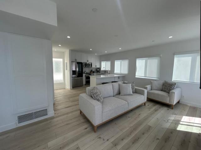 MB Modern Sand Section Sea View