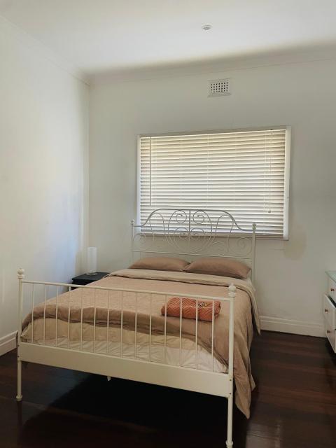 Cozy and Peaceful home surrounding by cafes and restaurants
