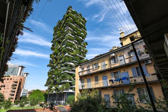 Unicredit and Bosco Verticale - Little House