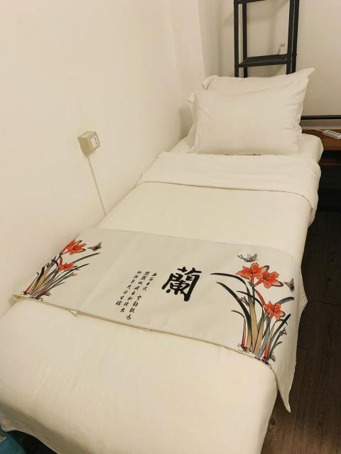 Huawei Dormitory & Private room Milan - 1 min to Metro - Later Check-in After at 19 - no people do not respect the time - no people do not come back for sleep before midnight 24