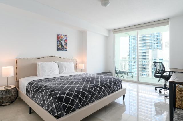 Spacious Penthouse in Brickell 3 BR, Free Parking