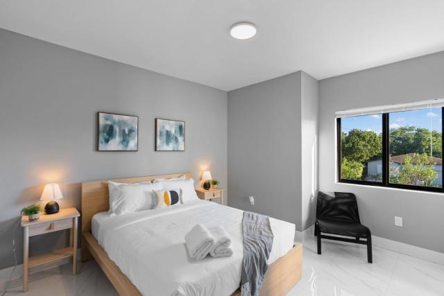 Amazing Townhouse w Free Parking