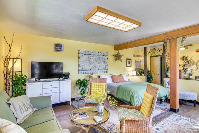 Walk to Dtwn Livingston: Studio w/ Mtn Views!
