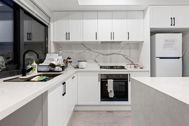 Executive Entire House-Walk to Curtin Uinversity-3x2 up for 4 People