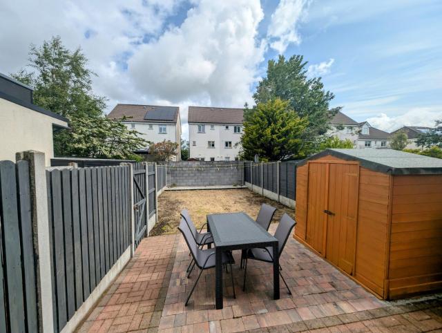 Large 4 Bedroom 5 Bathroom Property