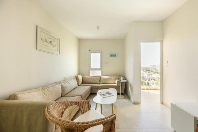 Skyline 1BR Apartment with City and Sea View