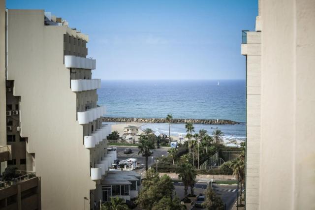 Skyline 1BR Apartment with City and Sea View