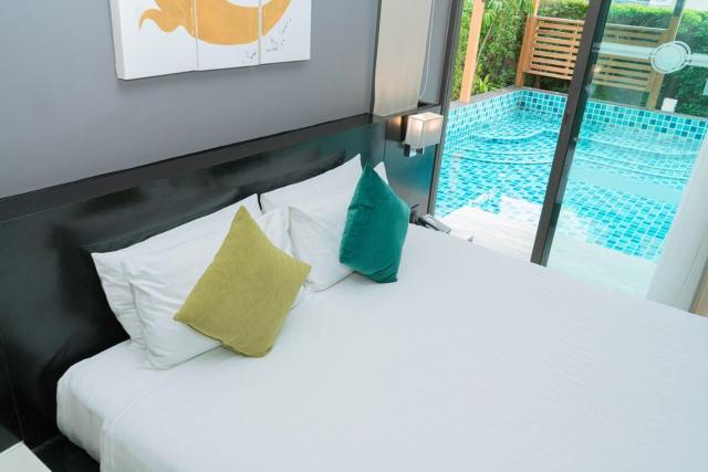 Beachfront Family Pool 1 BR 1 Living Patong Phuket